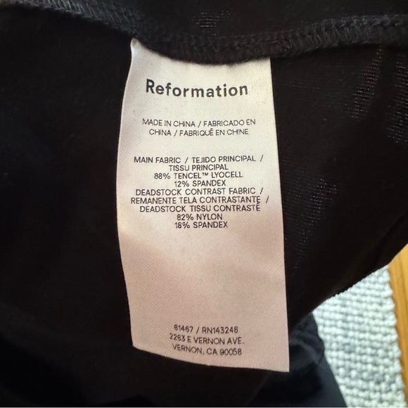 NEW Reformation Rosaline Off-the-Shoulder Top in Black Medium - Picture 5 of 5